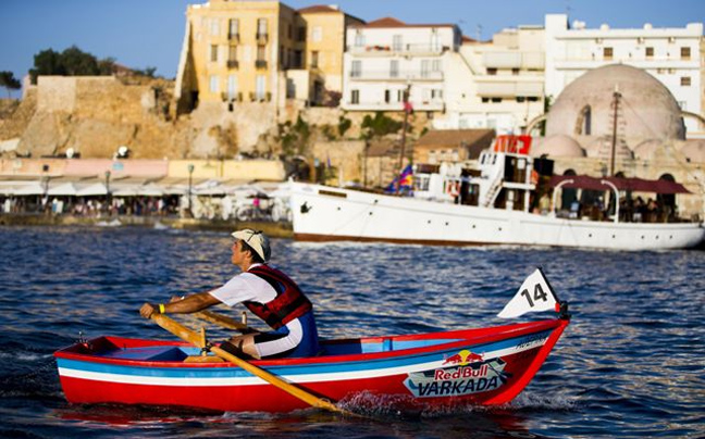 Αγώνας κουπί με κουπί στο Ενετικό Λιμάνι των Χανίων