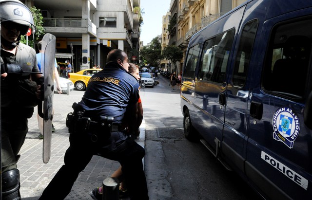 Συνελήφθη η απολυμένη καθαρίστρια