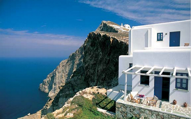 Μείωση 27% των ξενοδοχειακών τιμών στα ελληνικά νησιά