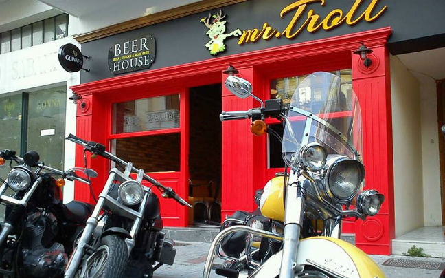 Mr Troll: Η νέα pub της Ρόδου για άκρως παρεΐστικες στιγμές