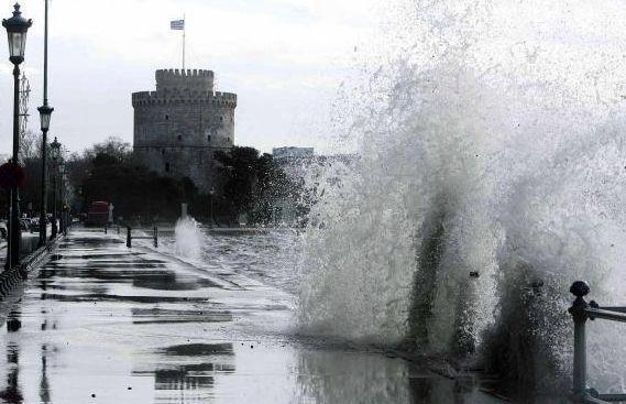 Σαράντα πέντε κλήσεις δέχθηκε η πυροσβεστική στη Θεσσαλονίκη