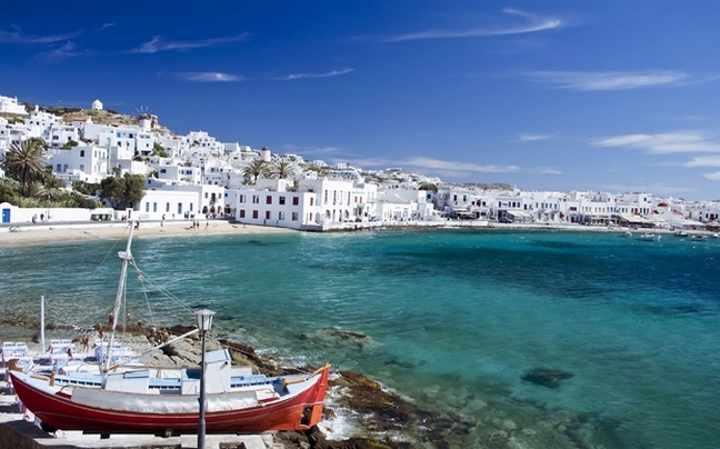 «Μην κλείνετε ακόμα πακέτα διακοπών για Ελλάδα, περιμένετε τη δραχμή»