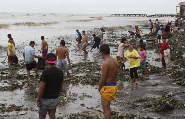 Αυξάνονται οι νεκροί από τον τυφώνα στις Φιλιππίνες