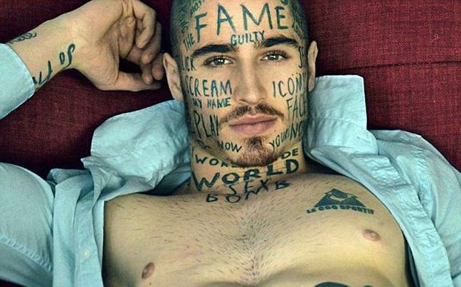 Έκανε 24 τατουάζ για να γίνει ο πιο γνωστός άνδρας παγκοσμίως!