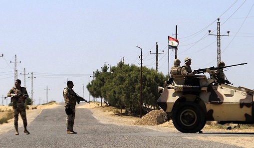 Επίθεση ενόπλων σε στρατιωτικό σημείο ελέγχου στην Αίγυπτο
