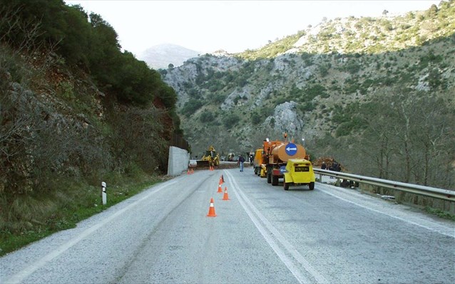 Εκτροπή νταλίκας στην εθνική Άρτας-Ιωαννίνων