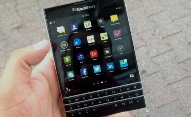 Η BlackBerry τετραγώνισε… την οθόνη!
