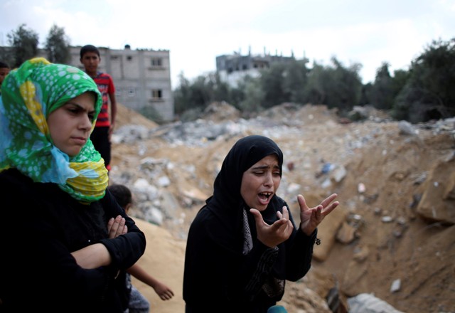 Θρήνος για τη σφαγή σε παιδική χαρά και νοσοκομείο στη Γάζα