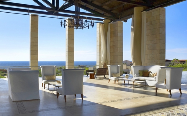 Μοναδική εμπειρία πολυτέλειας στο Romanos Resort
