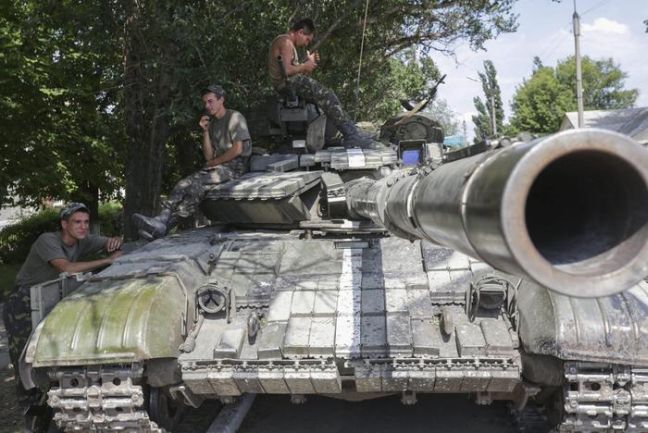 Φάλαγγες τεθωρακισμένων από τη Ρωσία πέρασαν τα ουκρανικά σύνορα