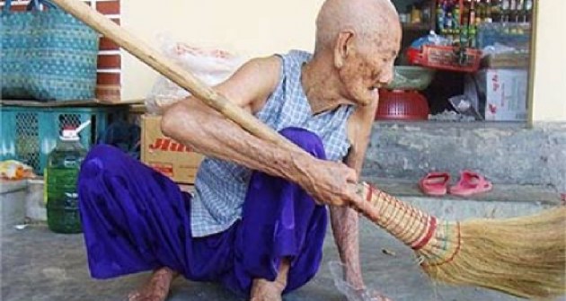 Η Νγκουγέν Θου Τρου ο γηραιότερος άνθρωπος στον κόσμο