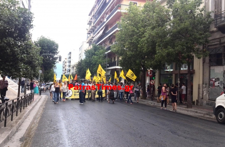 Στα δικαστήρια της Πάτρας συγκέντρωση υπέρ των μεταναστών