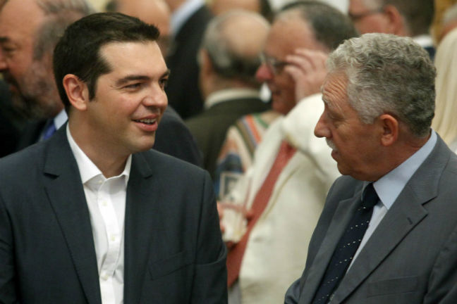 Αντιπροσωπείες ΣΥΡΙΖΑ και ΔΗΜΑΡ «τα λένε» στη Βουλή