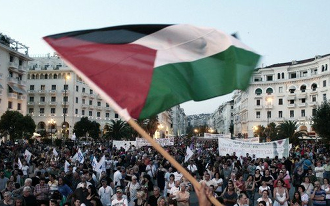 Χιλιάδες Παλαιστίνιοι γιορτάζουν στους δρόμους της Γάζας την επίτευξη εκεχειρίας