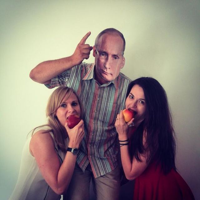 «Φάτε μήλα κατά του Πούτιν»