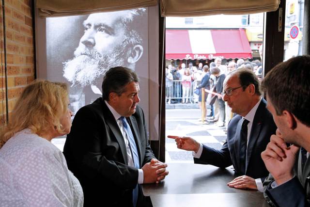 Φόρο τιμής στο Ζαν Ζωρές απέτισε ο Ολάντ