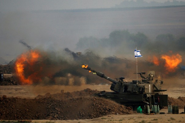 Τεράστια έκρηξη ξαναβάζει φωτιά στη Γάζα