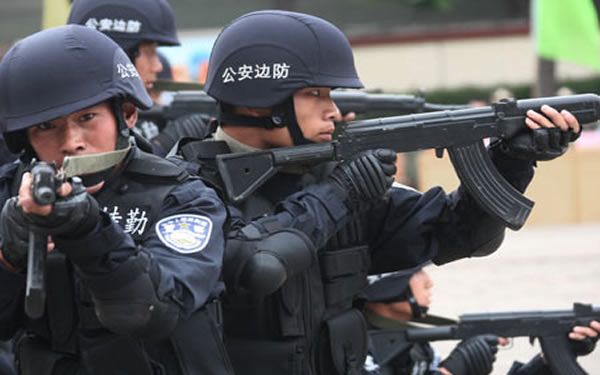 Αιματηρή επίθεση σε αστυνομικό τμήμα στη Κίνα