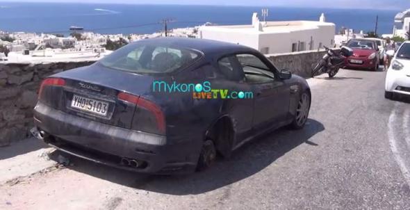 Παρατημένη εδώ και μήνες μία&#8230; Maserati στη Μύκονο