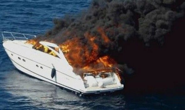Στις φλόγες τυλίχτηκε σκάφος στην Ιθάκη