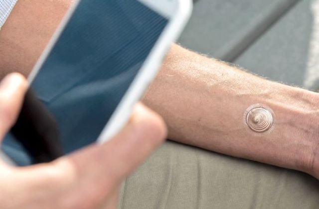 Το τατουάζ που ξεκλειδώνει το smartphone