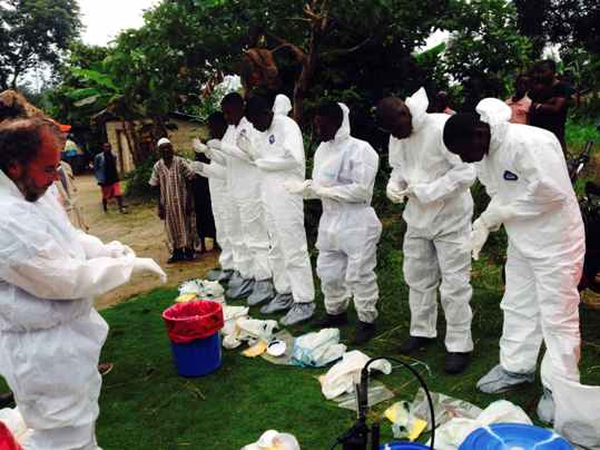 Σε συναγερμό η Νιγηρία για τον γιατρό που έκρυβε ότι έπασχε από Έμπολα