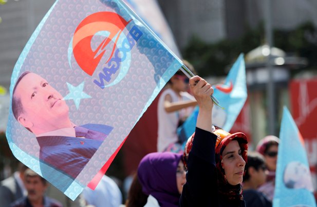 Φαβορί ο Ερντογάν μια μέρα πριν την κάλπη