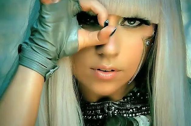 Η Lady Gaga με μάσκα οξυγόνου