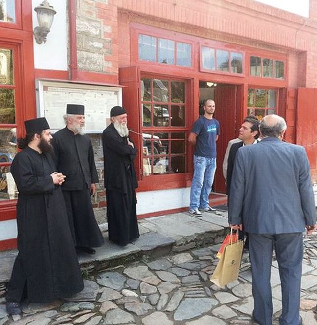 Το δεκάλεπτο κατάνυξης του Αλέξη Τσίπρα στο Άγιο Όρος