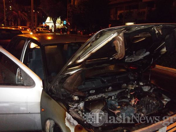 Πυρκαγιά σε αυτοκίνητο με δύο επιβάτες στην πόλη των Χανίων