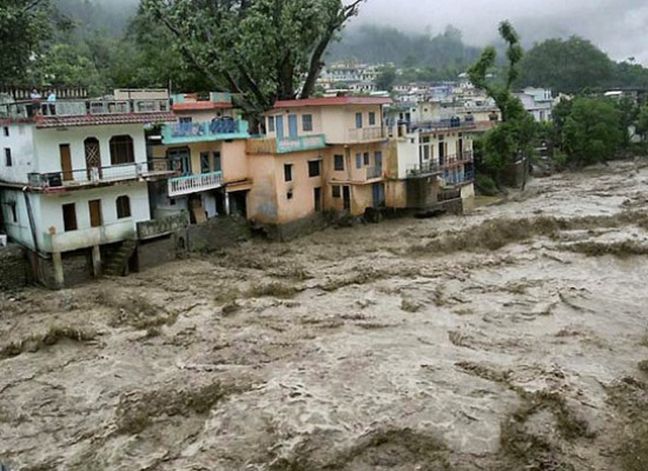 Κατακλυσμιαίες βροχοπτώσεις έχουν βυθίσει στο νερό 1500 χωριά στην Ινδία