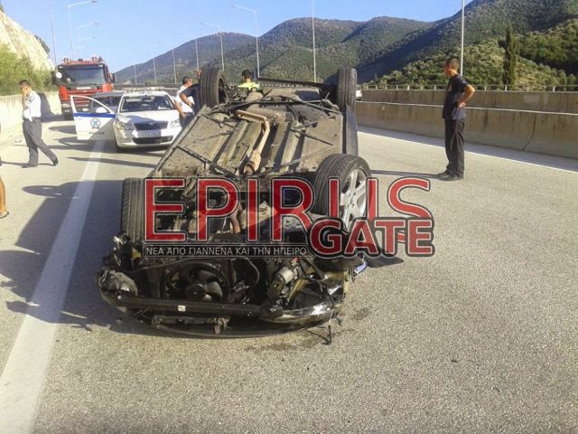 Αυτοκίνητο αναποδογύρισε στην Εγνατία Οδό