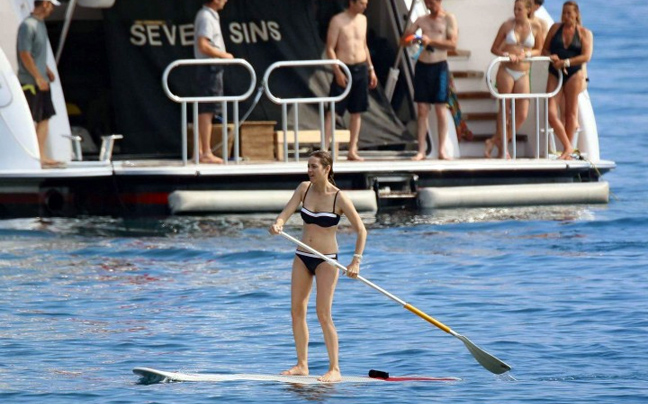 Η Marion Cotillard κάνει paddleboarding