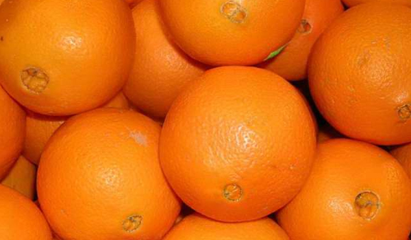 Μειώστε τους μαύρους πόρους με πορτοκάλι