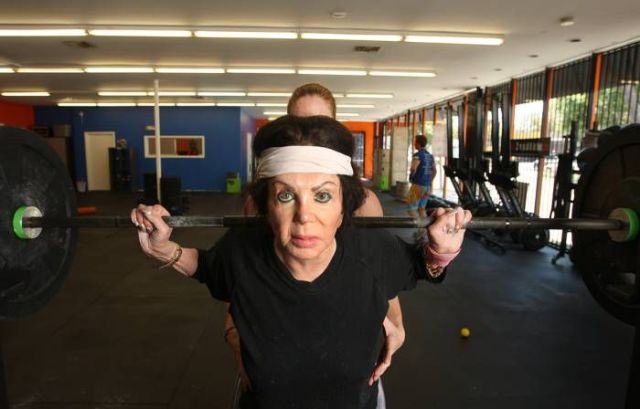 Η 92χρονη που λιώνει στο γυμναστήριο