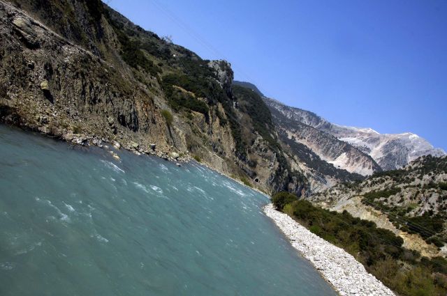 Συλλήψεις για παράνομη αμμοληψία από την κοίτη του Αχελώου