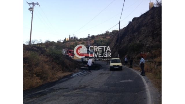 Στις φλόγες τυλίχθηκε μίνι μπας στην Κρήτη