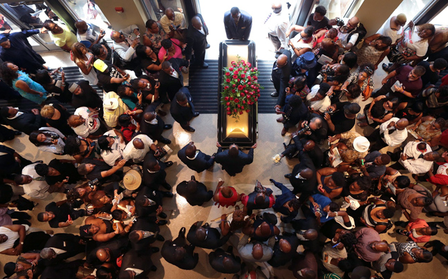 Ράγισαν καρδιές στην κηδεία του Μάικλ Μπράουν