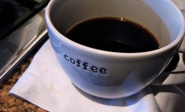 Πώς φεύγει ο λεκές από καφέ ή τσάι για να μην μείνει σημάδι