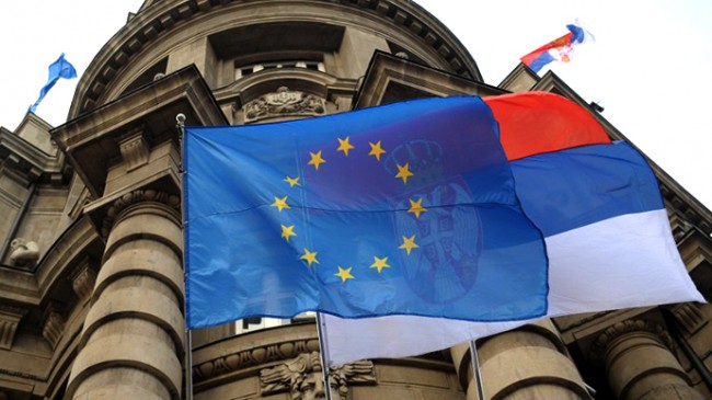 Στηρίζουν την ένταξη της χώρας τους στην ΕΕ οι Σέρβοι