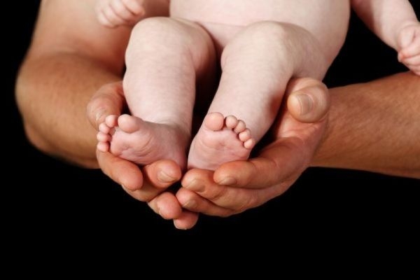 Πώς ο ερχομός ενός μωρού επηρεάζει την ερωτική διάθεση του πατέρα