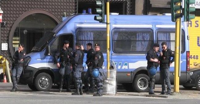Εξουδετερώθηκε βόμβα έξω από τράπεζα στη Νάπολη