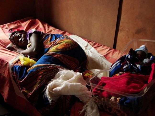 Σε κατ΄οίκον περιορισμό ο πληθυσμός στη Σιέρα Λεόνε λόγω Έμπολα