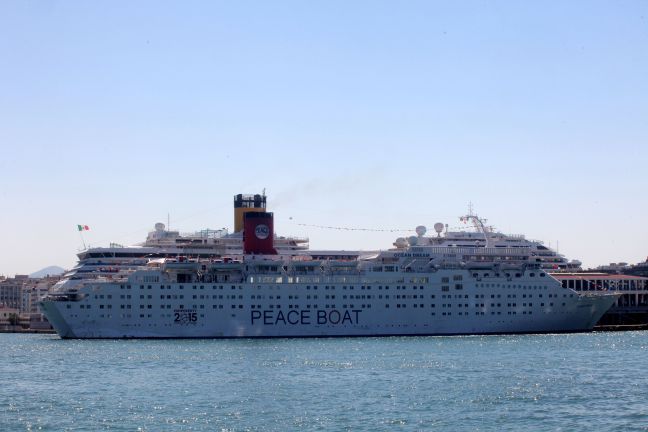 Στο λιμάνι του Πειραιά το Πλοίο της Ειρήνης