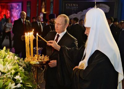 Ο Πούτιν άναψε κερί στη μνήμη των νεκρών φιλορώσων αυτονομιστών
