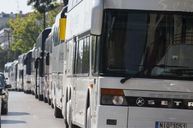 Στο πλευρό των λεωφορειούχων ο Τζιτζικώστας