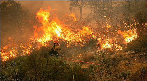 Εκκενώνονται κατοικίες στην Καλιφόρνια λόγω πυρκαγιών
