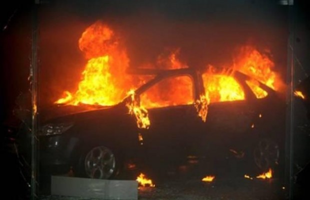 Νεκρός ανασύρθηκε από πυρκαγιά στο αυτοκίνητό του στο Αιγάλεω