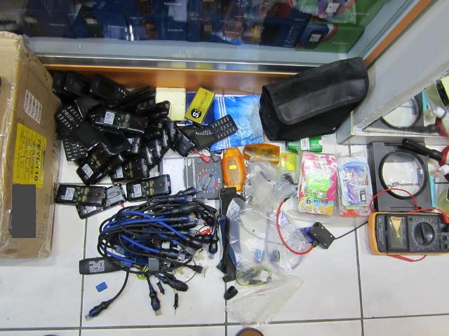 Εκατοντάδες κινητά χωρίς παραστατικά σε μαγαζί στο κέντρο της Αθήνας
