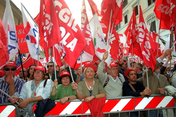 Στους δρόμους κατά των μέτρων που προωθεί ο Ρέντσι